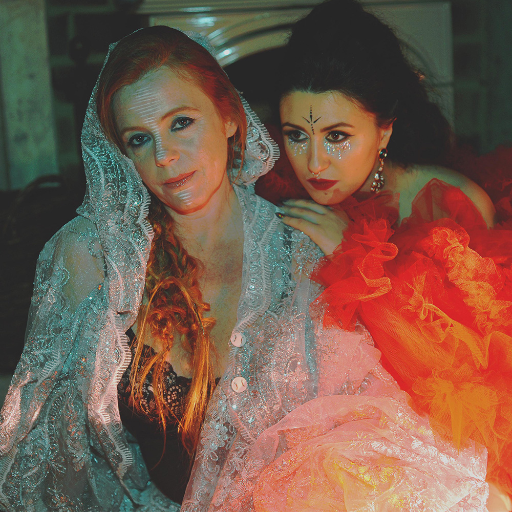 carré sisterhood