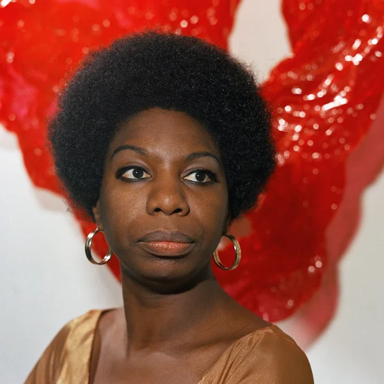 Image de American singer, pianist and activist Nina Simone (1933-2003) posed in London in 1968. (Photo by Ron Howard/Popperfoto via Getty Images)